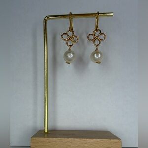 Elegant Gold and Pearl Earrings
